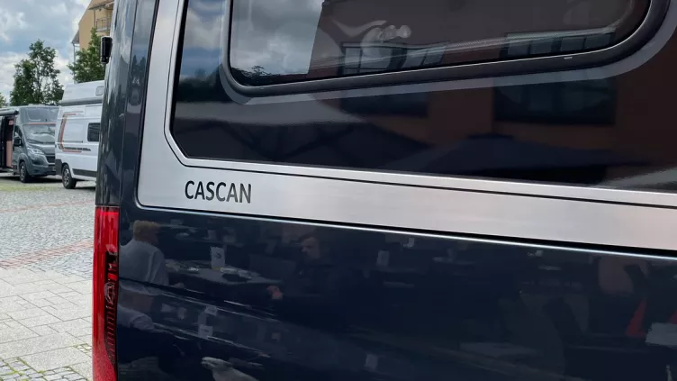 The lettering “CASCAN” on a campervan. 